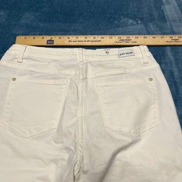 Judy Blue Women's Classic White Bermudas XL - Picture 5 of 7